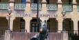 Sydney Hospital with bronze copy of Florence's Il Porcellino
